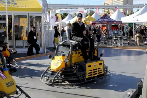 Упрочнение бетонных оснований с помощью затирочных машин