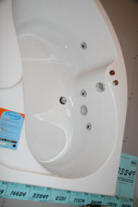 Акриловая ванна с гидромассажем