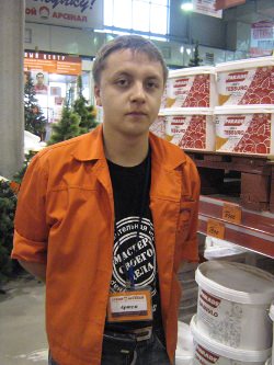 Заведующий отделом лакокрасочной продукции гипермаркета СтройАрсенал Артем Лукьянов