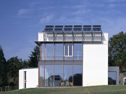 Дом с солнечными батареями