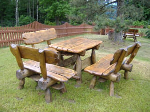 Деревянные скамейки и столы для сада