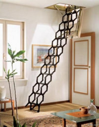 Металлическая раздвижная лестница для чердака
