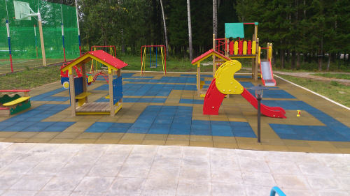 Резиновая плитка для детской площадки