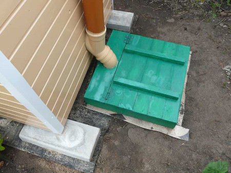 Строительство туалета на даче: по закону и ладу соседями
